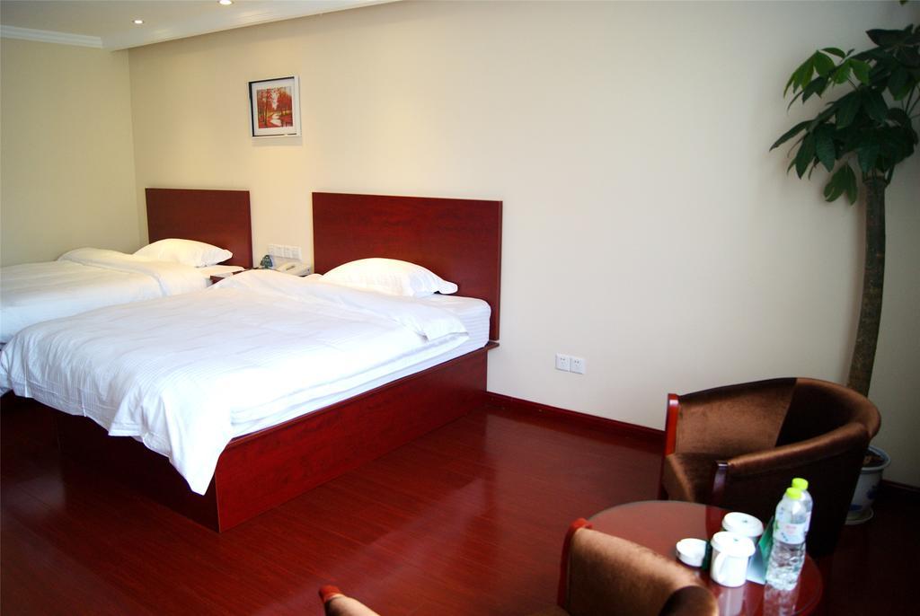 GreenTree Inn Hainan Haikou East Train Station East Fengxiang Road Business Hotel Exterior foto