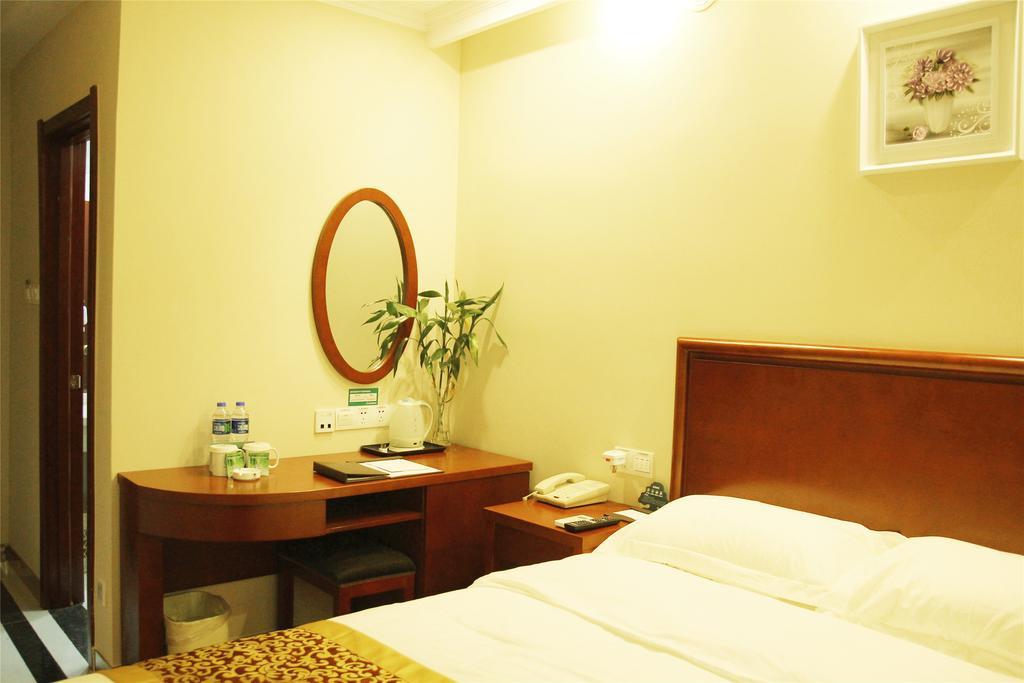GreenTree Inn Hainan Haikou East Train Station East Fengxiang Road Business Hotel Exterior foto